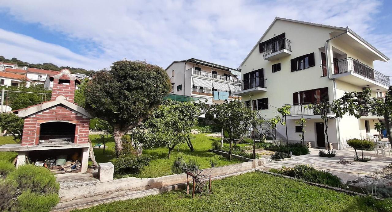 Apartments Figos Trogir Exteriör bild